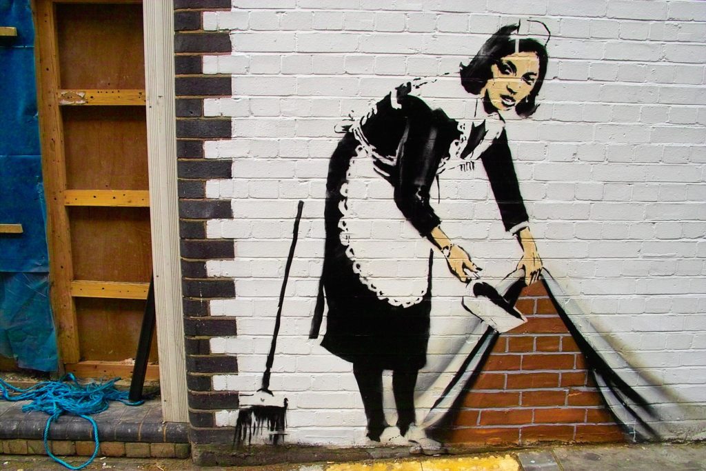 Banksy-donna pulizie